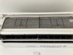 エアコンが臭い！イヤな臭いの原因と対処法を紹介します