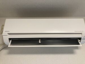 エアコンが臭い！イヤな臭いの原因と対処法を紹介します