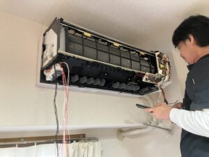 エアコンが臭い！イヤな臭いの原因と対処法を紹介します