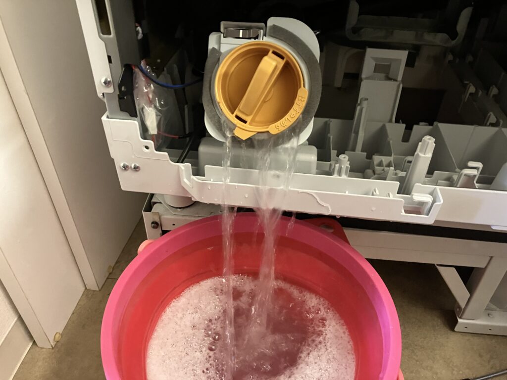 超簡単！日立ドラム式洗濯機「C02」排水エラーが起きた時の解決方法