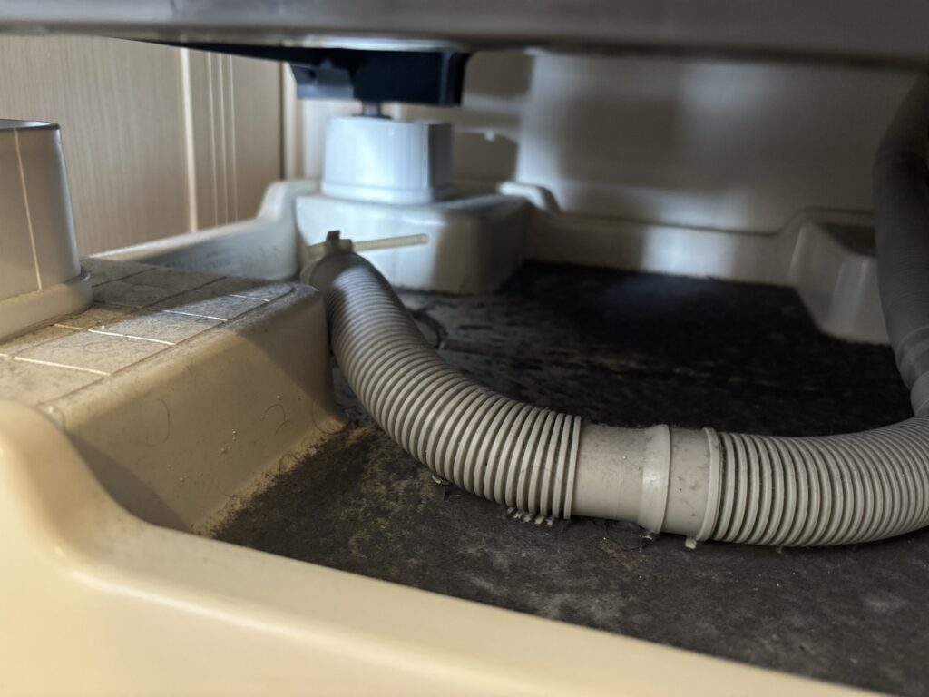 アクアドラム式洗濯機「E12」排水詰まり修理！専門業者の作業実績を紹介します