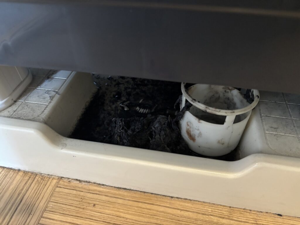 アクアドラム式洗濯機「E12」排水詰まり修理！専門業者の作業実績を紹介します