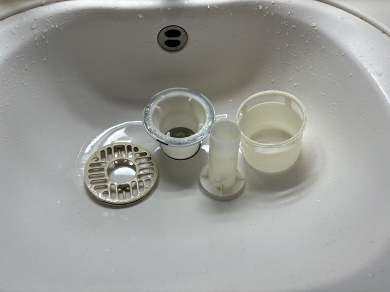 アクアドラム式洗濯機「E12」排水詰まり修理！専門業者の作業実績を紹介します