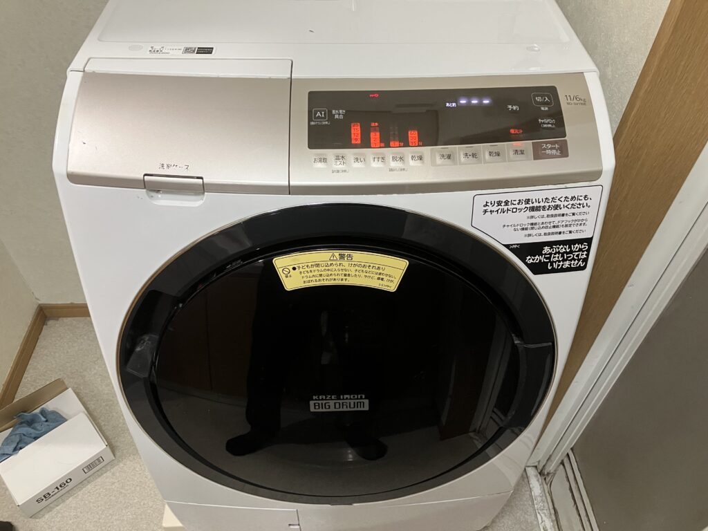 洗濯機の下から水が溢れてきた！原因と対処法を紹介します