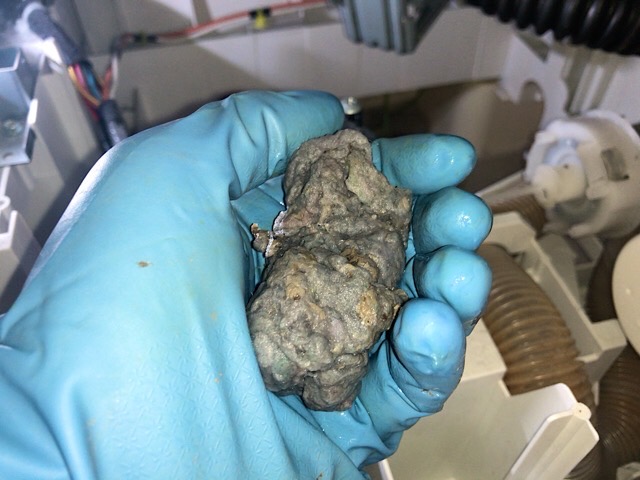 【ドラム式洗濯機全般】内部詰まりが起きた時の原因と解消方法を紹介します