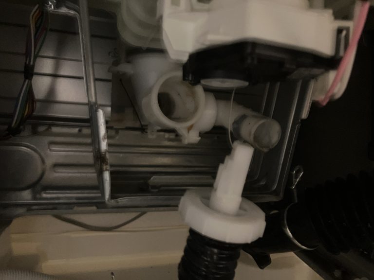 【ドラム式洗濯機全般】内部詰まりが起きた時の原因と解消方法を紹介します