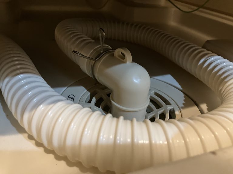 
簡単！自分でドラム式洗濯機を取り付ける方法
