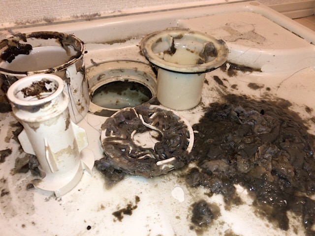 シャープドラム式洗濯機「E03」排水エラーが出て排水できない時の原因と対処法