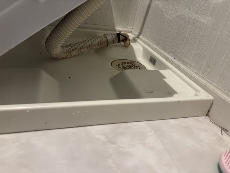 マンションの排水管洗浄のために洗濯機のかさ上げ台取り付けは必須