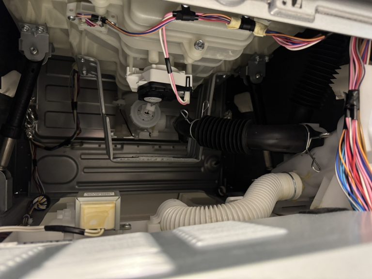 洗濯機脱水後に衣類がびしょびしょ！考えられる原因と対処法を紹介します