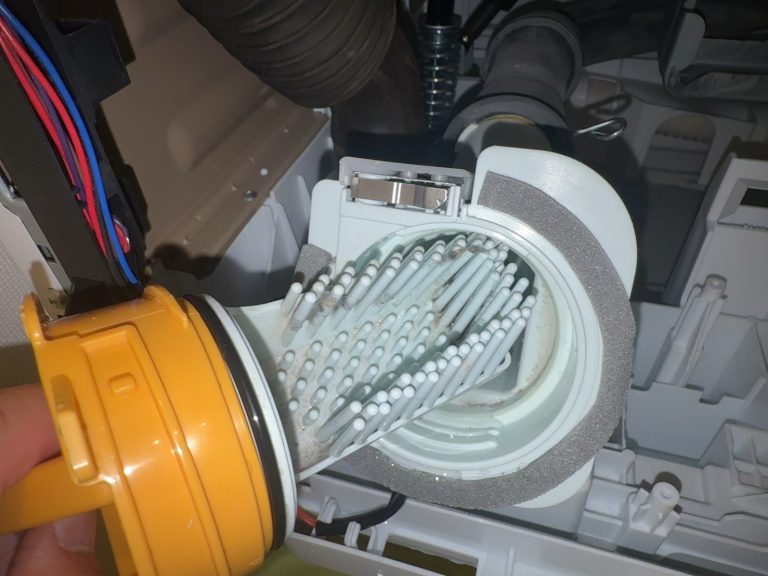 日立ドラム式洗濯機「C18」脱水エラーが表示された時の対処法