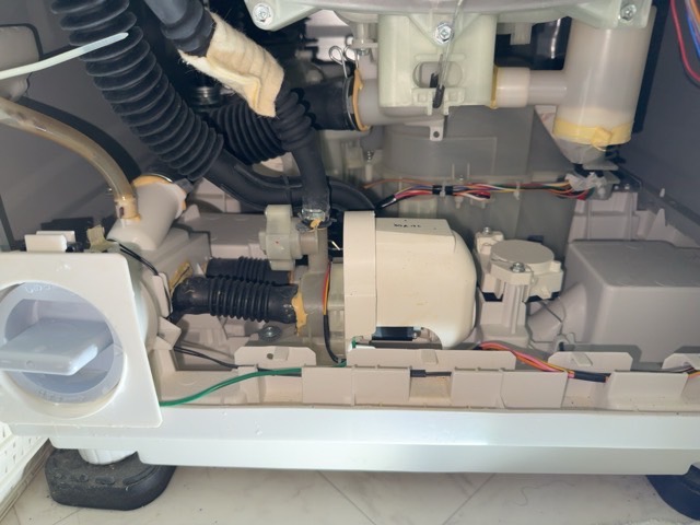 シャープドラム式洗濯機「E03」内部詰まりの修理に行ってきました