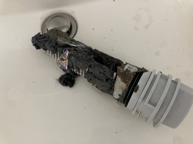 洗濯機の排水口の汚れと臭い除去！自分で出来る掃除と予防方法