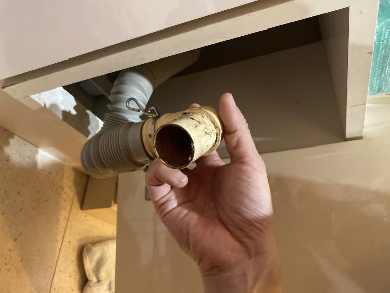 東京都世田谷区【洗濯機排水口つまり・水漏れ】専門の修理業者が解決します