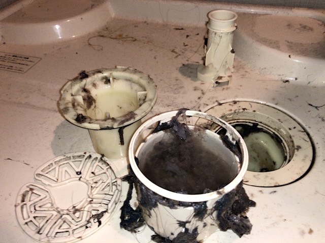 横浜市神奈川区で日立洗濯機排水つまり「C02」専門業者の作業実績