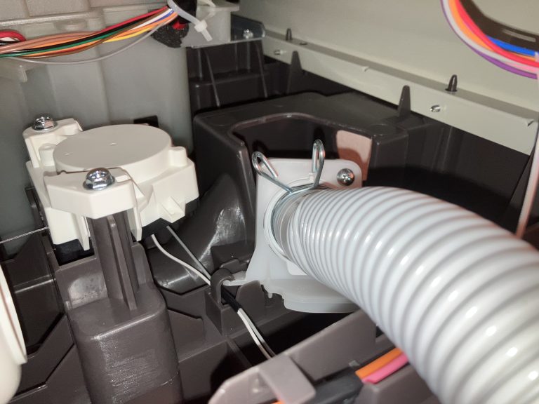 ドラム式洗濯機の詰まりの原因と解消方法