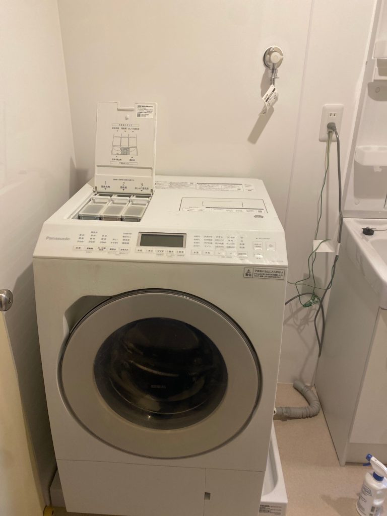 ドラム式洗濯機を入れたら扉が開かない！かさ上げ台を使った対処法を紹介