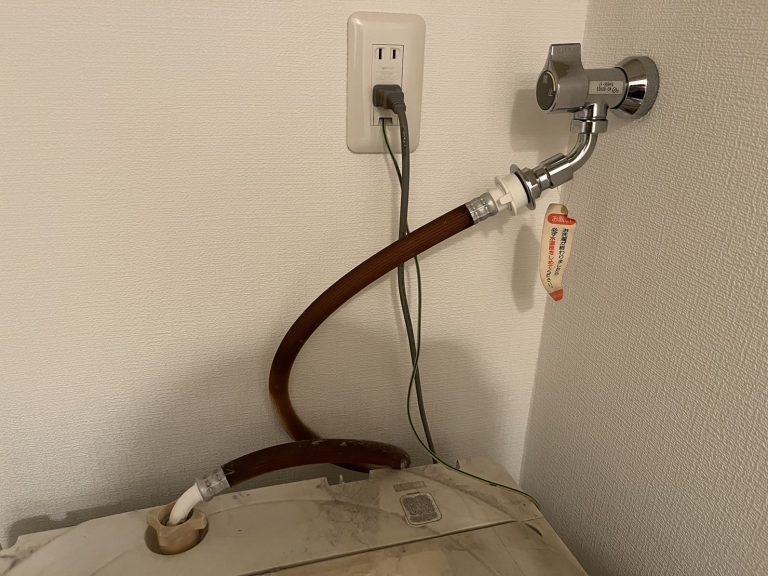 超簡単！洗濯機の給水ホースから水漏れした時の原因と対処法