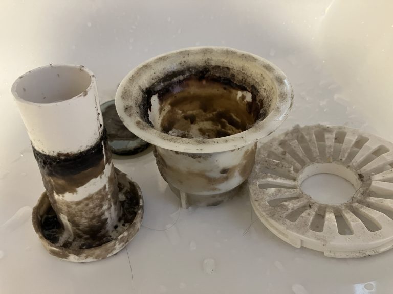 洗濯機の排水口の汚れと臭い除去！自分で出来る掃除と予防方法