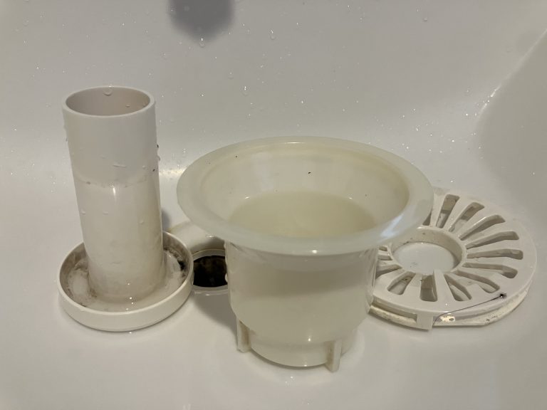 横浜市で洗濯機の排水溝掃除と臭い除去！専門業者の作業実績を紹介