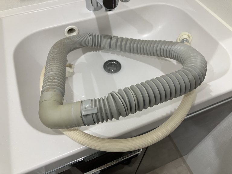 洗濯機の排水口の汚れと臭い除去！自分で出来る掃除と予防方法