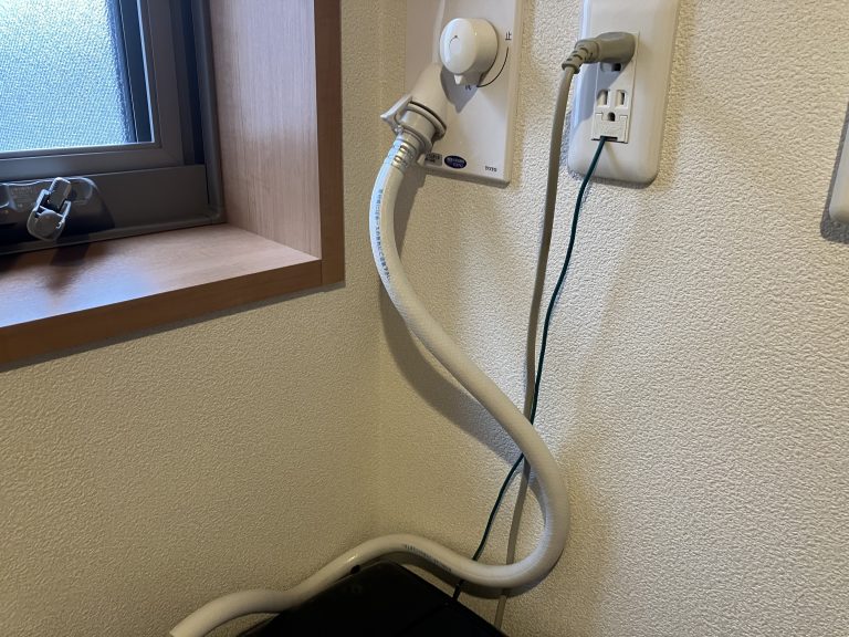 簡単！洗濯機の排水ホースから水漏れが起きた時の対処法を紹介します