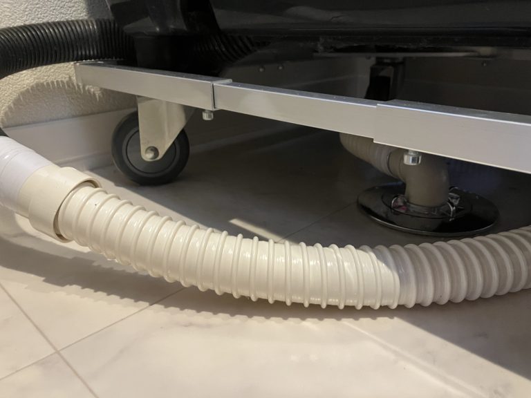 簡単！洗濯機の排水ホースから水漏れが起きた時の対処法を紹介します