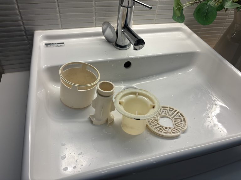 横浜市で洗濯機の排水溝掃除と臭い除去！専門業者の作業実績を紹介