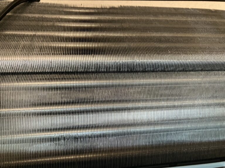 エアコンが臭い！イヤな臭いの原因と対処法を紹介します