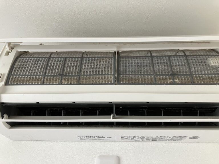 エアコンが臭い！イヤな臭いの原因と対処法を紹介します