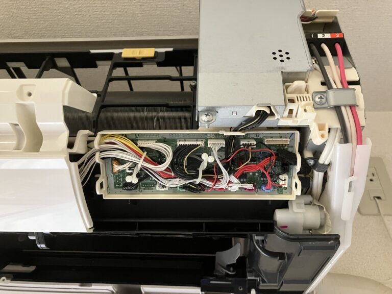 エアコンが臭い！イヤな臭いの原因と対処法を紹介します