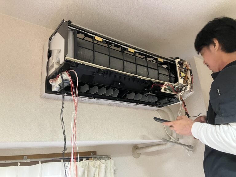 エアコンが臭い！イヤな臭いの原因と対処法を紹介します