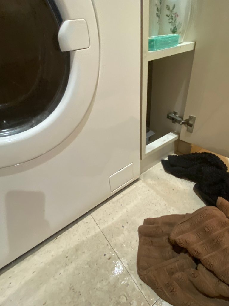 東京都世田谷区【洗濯機排水口つまり・水漏れ】専門の修理業者が解決します