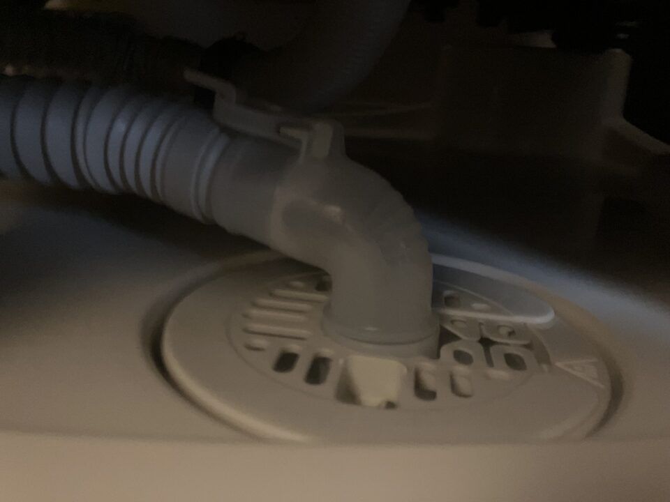 東京都江戸川区【洗濯機の水漏れ修理】