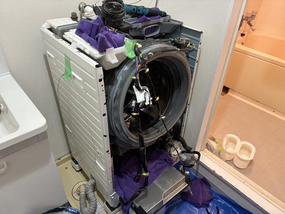 神奈川県川崎市【ドラム式洗濯機分解洗浄】専門業者の作業事例