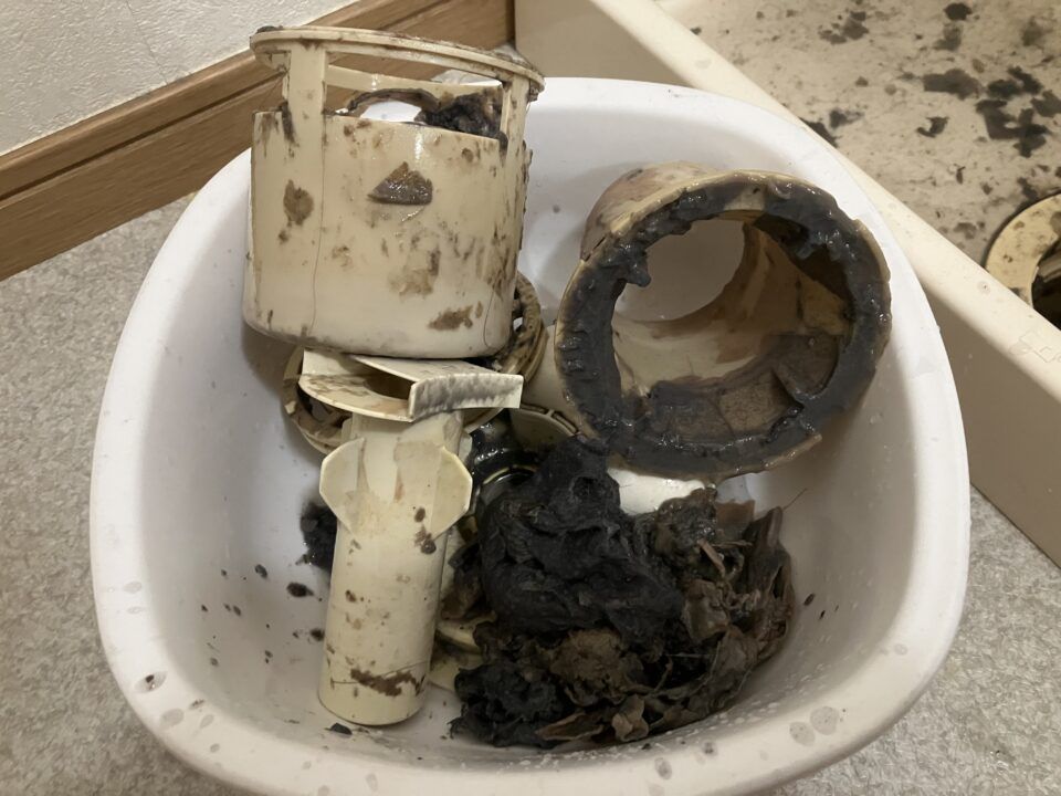 洗濯機から水漏れ！？たまに床が濡れている時に考えられる原因と対処法